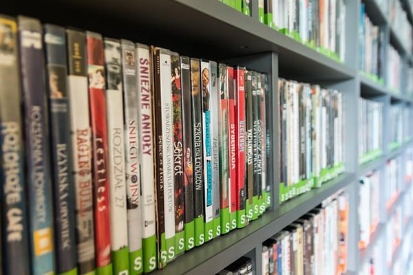 Astuces pour optimiser l’espace de rangement de ses DVD